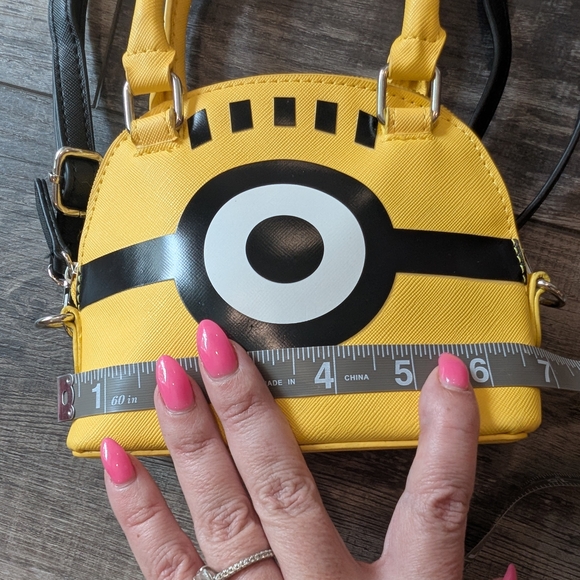 Universal Studios Vibrant Yellow Mini Minion Bag - Picture 6 of 8